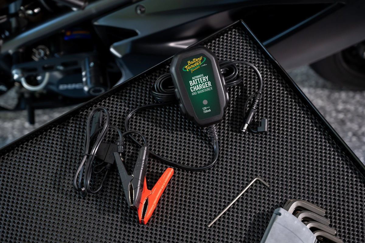 12V 750mA Automatic Battery Charger and Maintainer Q7796