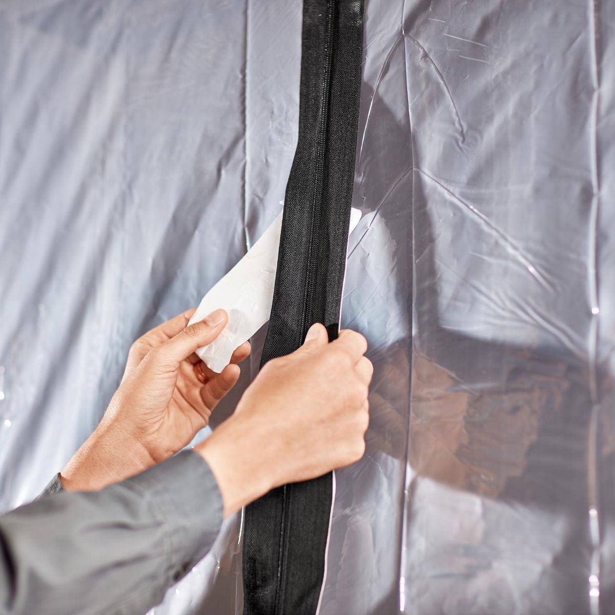 Peel-and-Stick Zipper Y3736
